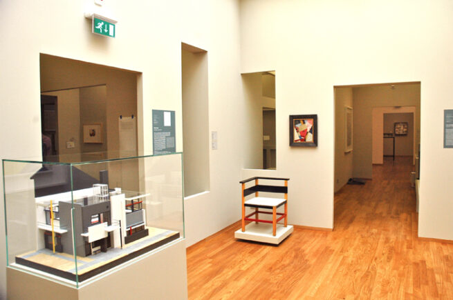 63 spaces for a work 01